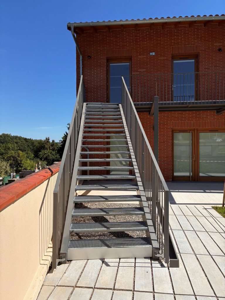 construction escalier métallique